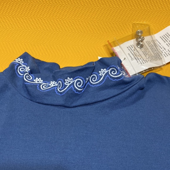 Top - Picture 2 of 8